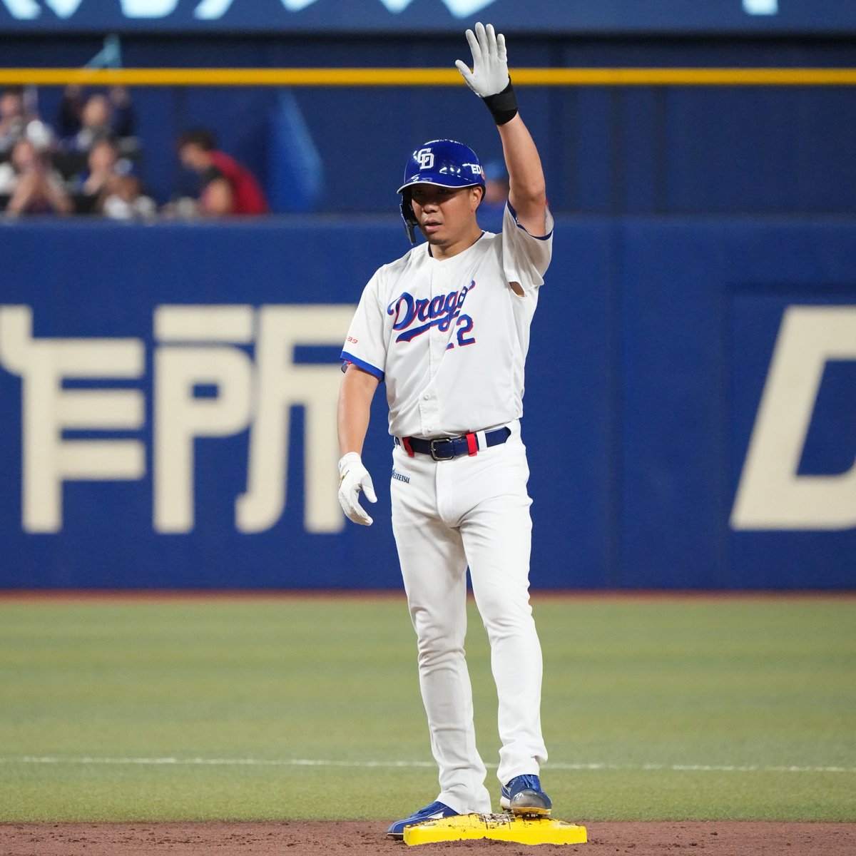 DragonsOfficial's tweet photo. ／
＃JERAセ・リーグ 速報⚾️
＼
中５ー２デ
本日の ＃月間JERAセ・リーグAWARD ノミネート選手はこちら✋
６回を投げ２失点で勝利投手となり８勝目、打っては２打点の活躍を見せた ＃大野雄大 投手です。
ノミネート選手はこちら　https://t.co/6Kn01LI5EQ
JERA協賛特設ページ　https://t.co/n6PQVjXFpk
#JERA 　#灯セ
#どらほー