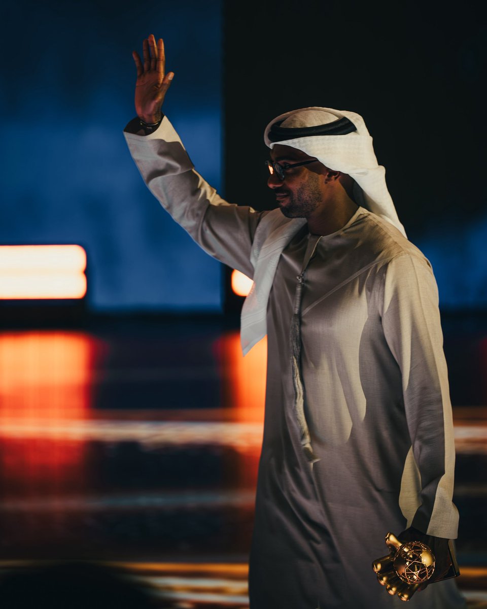 Khalid_eissa17's tweet photo. من لا يشكر الناس لا يشكر الله .
جائزة أخرى تضاف للجوائز الفردية في مسيرتي الكروية .
أتقدم بجزيل الشكر لسيدي سمو الشيخ هزاع بن زايد آل نهيان والشيخ سلطان بن حمدان آل نهيان و إدارة النادي و لاعبين الفريق وعائلتي و جمهورنا الكبير 
لولا فضل الله ثم فضلهم لما تحققت هذه الإنجازات https://t.co/wO7JwZ6Orh