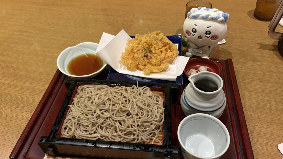 ma_randam's tweet photo. 早めの夜ご飯は、何度も食べてるお蕎麦屋さんでらとうもろこしのかき揚げとか食べましたー🌽
うまうまー！ https://t.co/cbr4s8XmSE