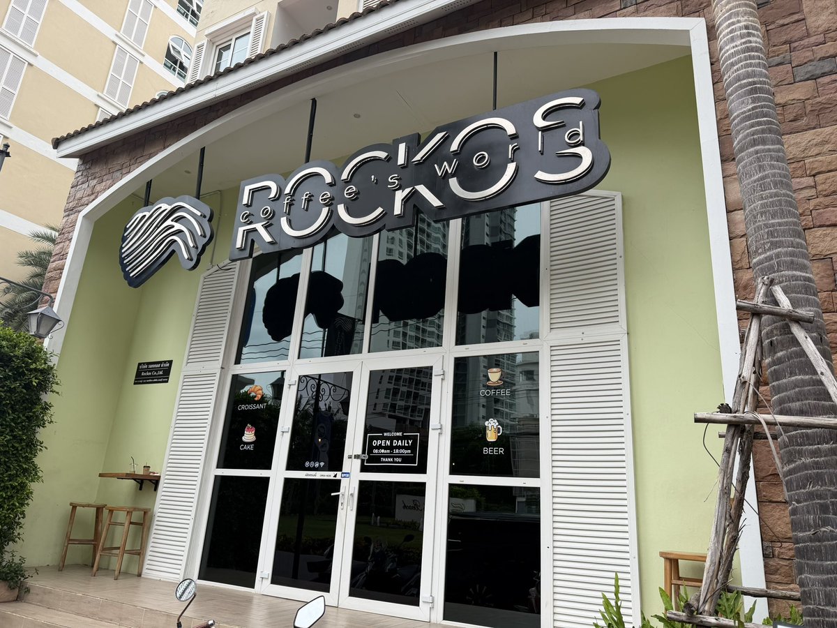 alo_thai's tweet photo. 午後のコーヒー☕︎
アメリカーノアイス　ダークロースト
70B

Rockos coffee’s world pattaya https://t.co/JH1BZ1YMAn