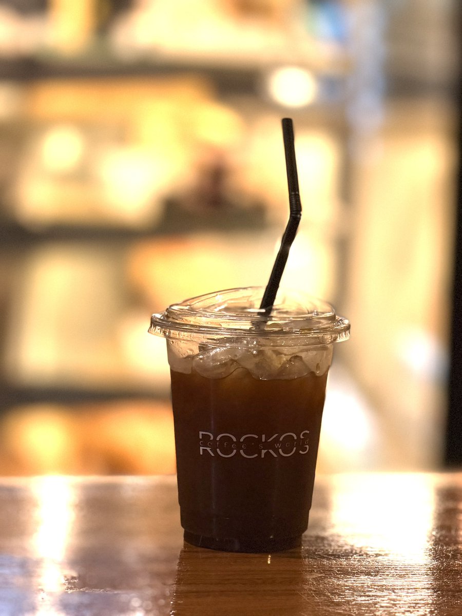 alo_thai's tweet photo. 午後のコーヒー☕︎
アメリカーノアイス　ダークロースト
70B

Rockos coffee’s world pattaya https://t.co/JH1BZ1YMAn