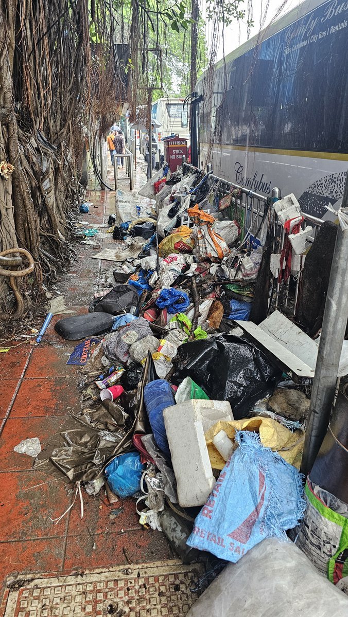 mumbaimatterz's tweet photo. Hey @mybmc, absolutely loving your "Pedestrian First" vision! 

Is this the new obstacle course edition? 🏃‍♂️💨

Nothing says "world-class footpath" quite like navigating a literal mountain of garbage.

BTW  What’s the realistic target year for making it walkable? 2099? 🎯🚮

📌Nr SEEPZ bus stop, MIDC  on way to @MumbaiMetro3 SEEPZ station.

#Mumbai #BMC #PedestrianFirst #CivicApathy

📷 © @LennyDsa