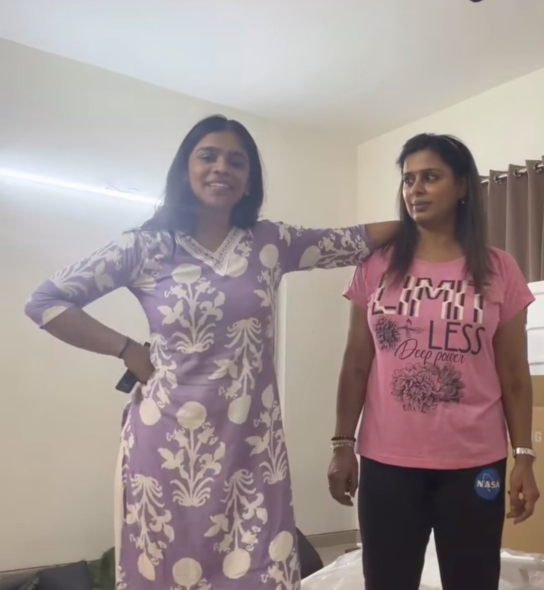 remomasterr's tweet photo. Amma OR ponnu https://t.co/iukWuW7mLf