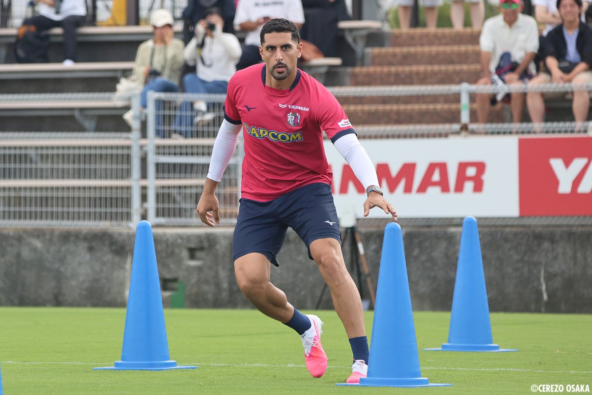 crz_official's tweet photo. 昨日加入が発表された #パブロサバック 選手⚽🌸
本日より全体トレーニングに合流しています💪✨

#セレッソ大阪 https://t.co/7DVx7rdw3W