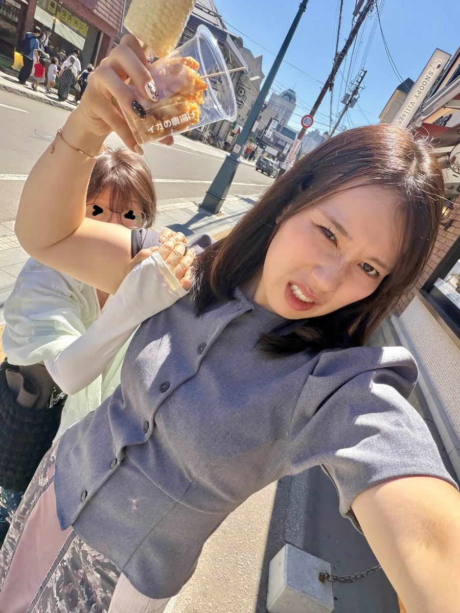 truckmeimei's tweet photo. 25歳トラック運転手
休日は「歩き疲れた母」運んでます💪 https://t.co/i0XZ3J9NK0