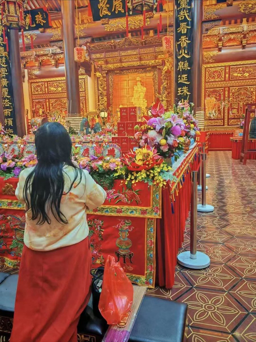 qwert555551ip's tweet photo. 她叫蕭麗萍，是那些惡魔的母親。她說她現在每天都去廟裡祈禱，求慈悲的神明懲罰那些咒罵她兒子���人。

直到今天，她依然執迷不悟，既不認為兒子有錯，更不覺得自己有錯。

#wangwang #justiceforwangwang #旺旺 https://t.co/yUJSvOkn4c