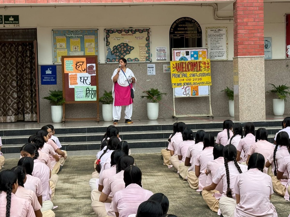 SKVNO2EOK's tweet photo. Special Morning Assembly at CM SHRI SCHOOL  EOK #HargharTiranga #HGTeducationDelhi #AzadiKaAmritMahotsav https://t.co/TFBj5V85aO