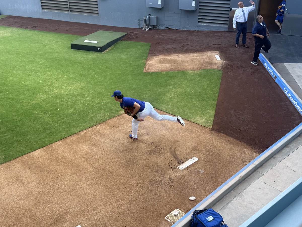 KEBAB0417's tweet photo. 観戦初日はロイヤルズ戦から！大谷が目の前でノースロー？の調整してた、ロートベット？もいた　試合は逆転勝ち！マックス三塁打は神 https://t.co/kZSELrGikx