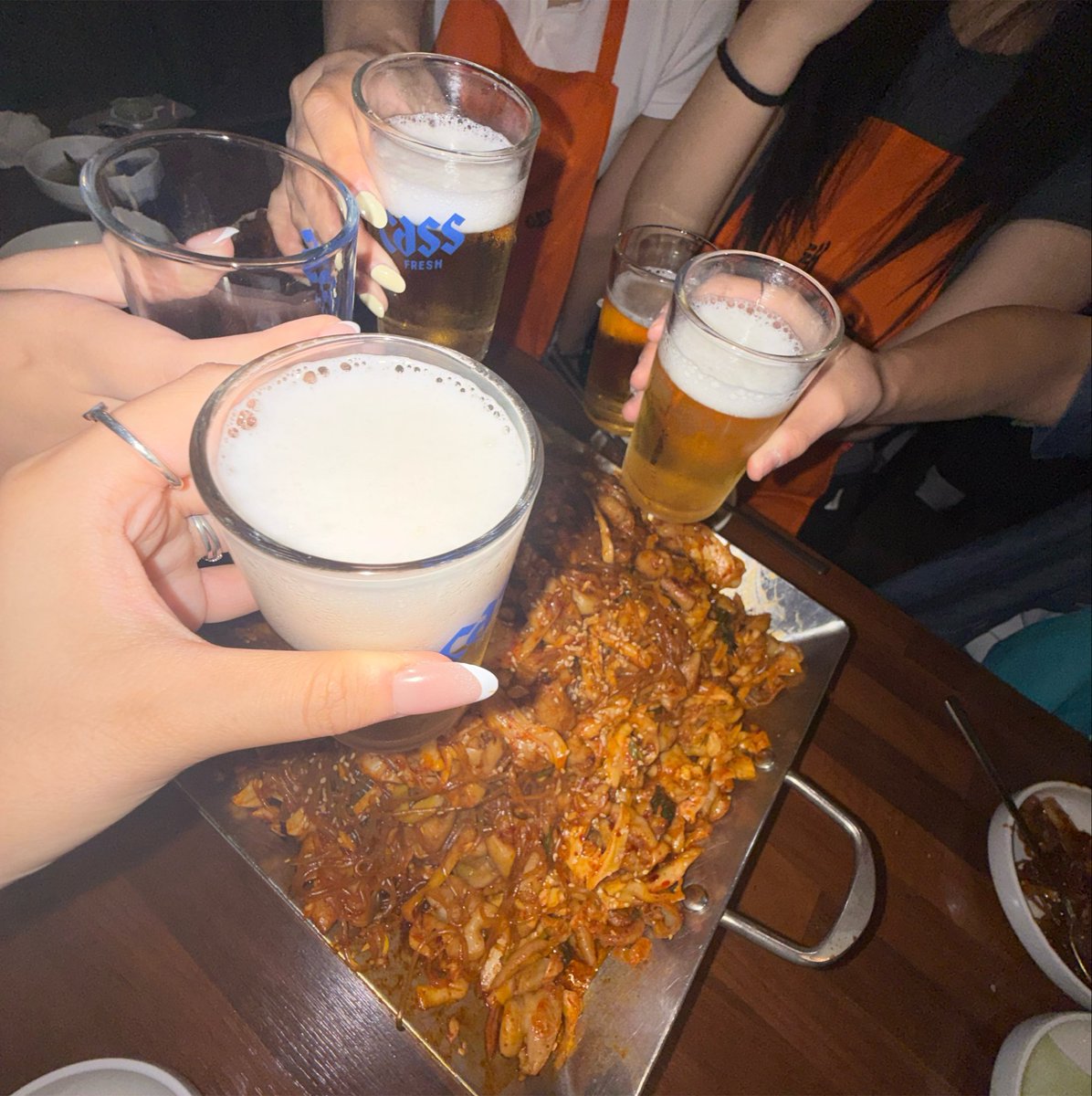 markaringcandy's tweet photo. 📍 대박곱창 본점

곱못방 (곱창못먹으면못나가는방) 에 갇힌 것처럼...
번아웃조심하세요 💥💥💥 https://t.co/sDkpapEMmT