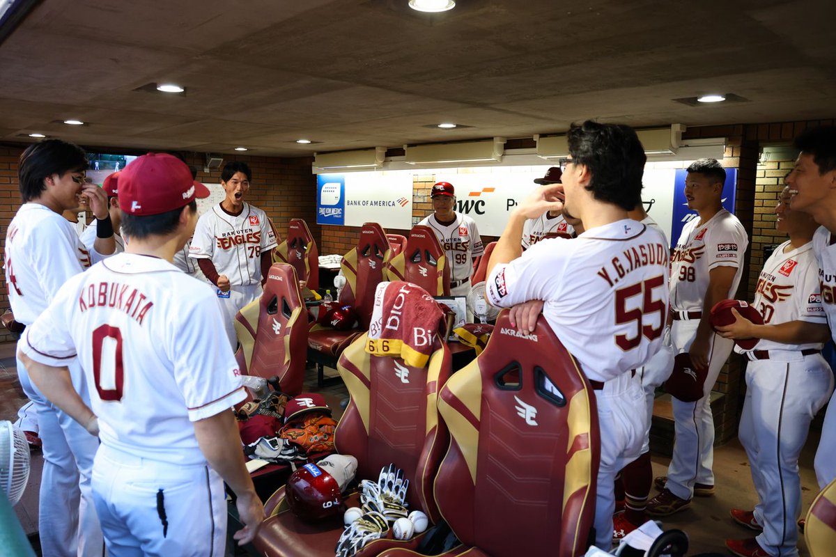 Rakuten__Eagles's tweet photo. 円陣は、今日一軍に合流した
#吉野創士 選手📣

「こういう天気なので、早めに点数をとってピッチャーを楽にしてあげましょう。
絶対勝ちましょう！」

#RakutenEagles
#強鷲革新 https://t.co/8HbY8Nusmd