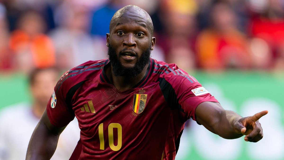 JacobsBen's tweet photo. 🚨 Fenerbahçe agree a deal with Napoli to sign Romelu Lukaku for around €6m plus add-ons.

Napoli considering a bid for Gabriel Jesus having made contact with Arsenal last week. https://t.co/uH1EAYLXQO