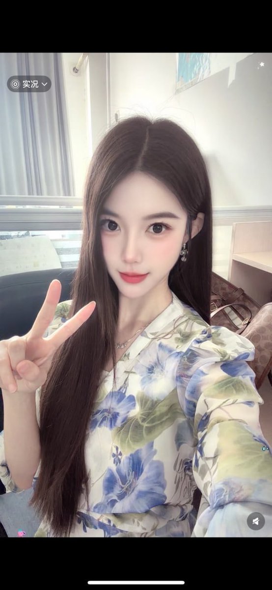 GGvwKEd4DN40029's tweet photo. 小学英语老师第一次来
分享日常😊
可以给我一个❤️❤️么 https://t.co/P0X5kkQCuD