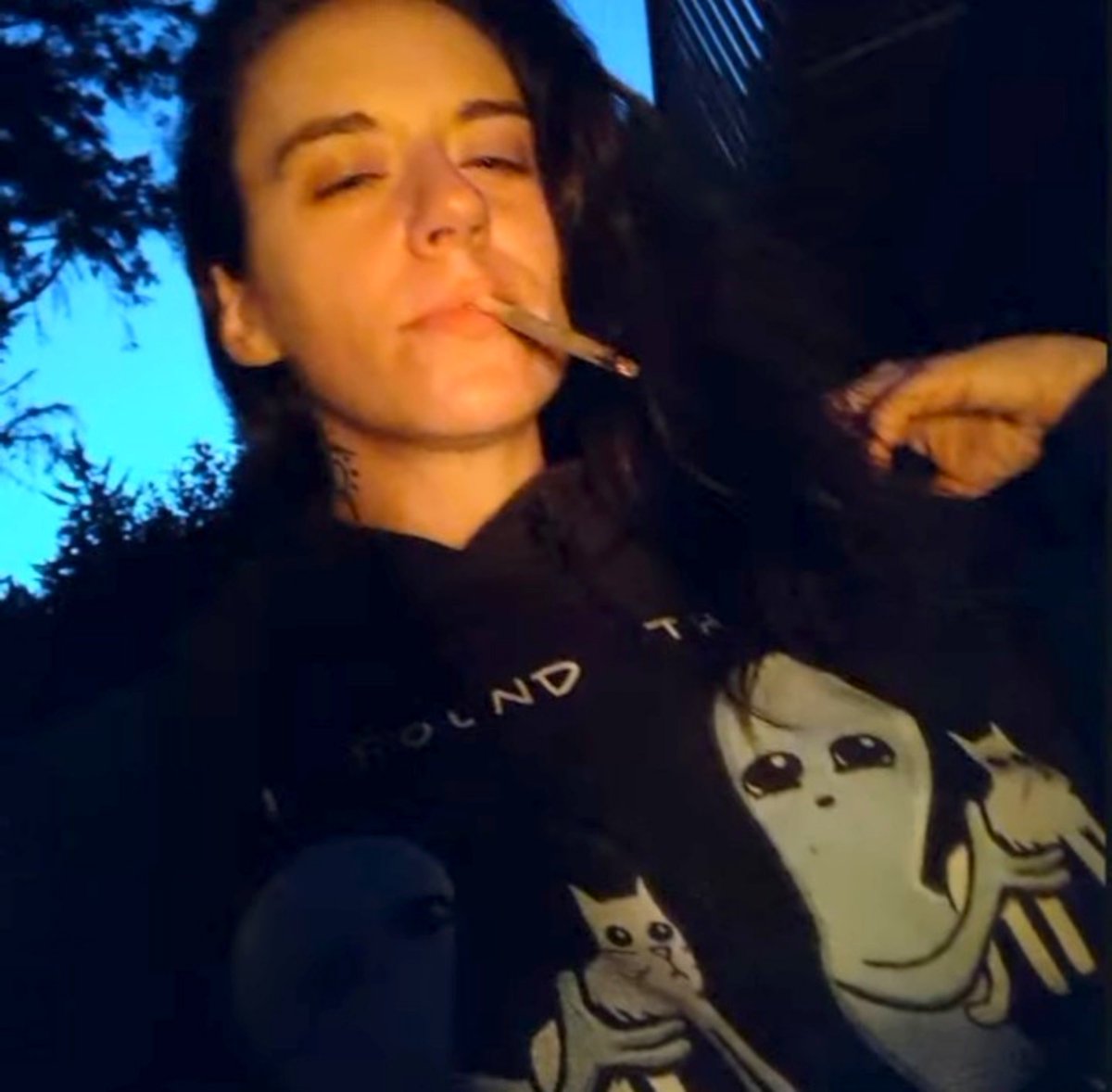 SmolNasty's tweet photo. Came over to Smoke some Weed and Suck Dick 🍆💦💦....And I'm all out of Weed. Time to Get that Dick fucking sucked Baby ❤️ wataa chudai piper rockelle 
#Milf #CockSucker #Blowjob #CumDump #pnw https://t.co/AxLzQegVjw