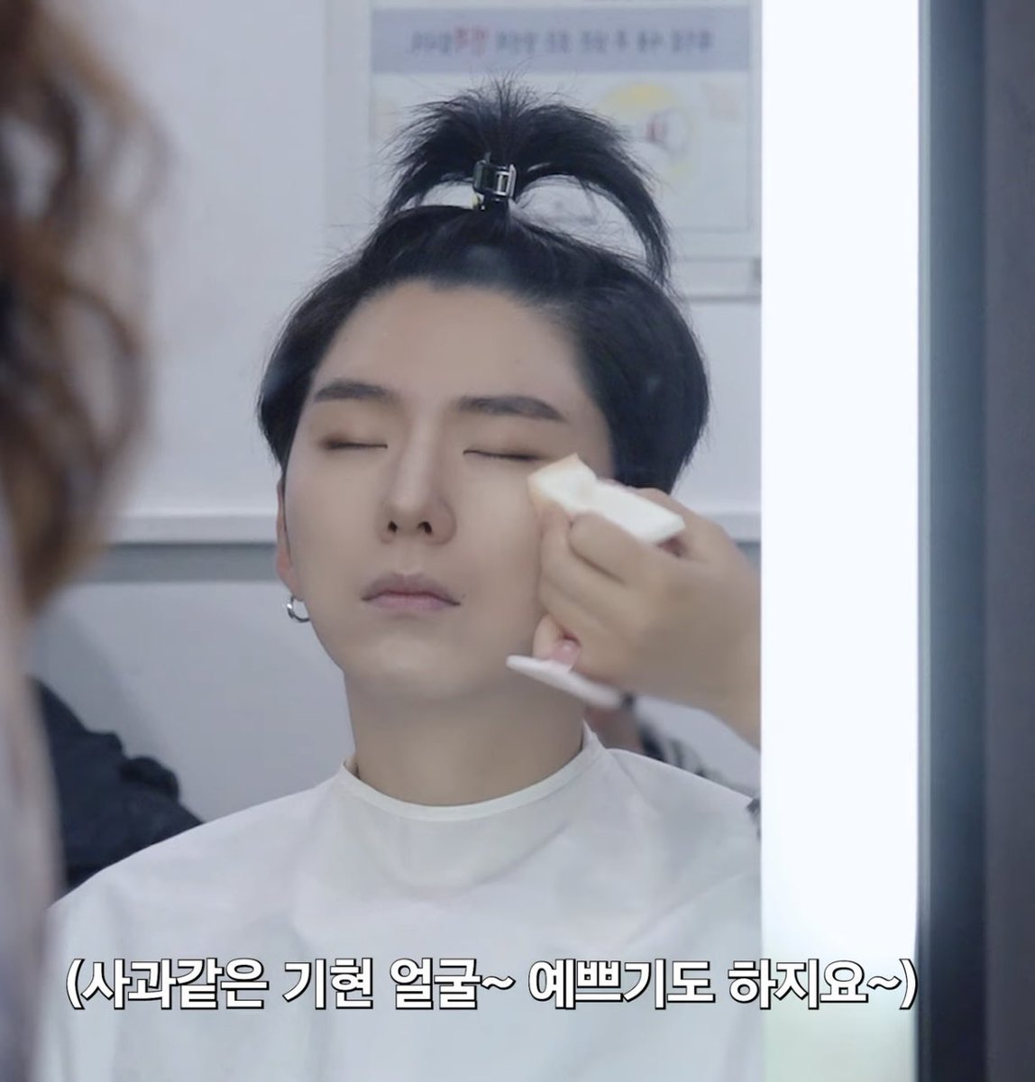 JegalMalraeng's tweet photo. 얼굴은 마라탕 속은 능이백숙 그래서 감자탕 https://t.co/7uNiRwVu4c