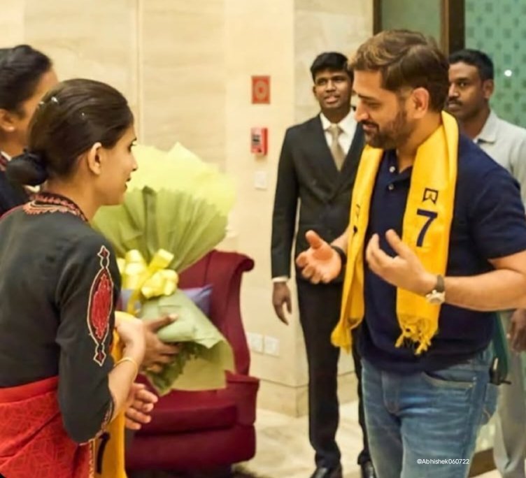 CskSridhar's tweet photo. சென்னைக்கு தோணி வந்துருக்கிறார்

CSK-விடமிருந்து நாம் எதிர்பார்க்கக்கூடிய சில பதில்கள்:💛

- CSK-வின் புதிய தலைமைப் பயிற்சியாளர் யார்?
- அடுத்த சீசனில் CSK-வில் MS தோனியின் பங்கு என்னவாக இருக்கும் - ஆலோசகரா அல்லது வீரரா?
- ஹர்திக் பாண்டியா பரிமாற்றம் (trade) குறித்த தெளிவு.
- CSK-வில் சிவம் துபேவின் எதிர்காலம் என்ன?
- சாய் கிஷோர் ஒப்பந்தம் குறித்த தகவல்.
- ருதுராஜ் கெய்க்வாட் கேப்டனாவது குறித்த வதந்திகளுக்கு முற்றுப்புள்ளி வைக்கப்படுமா?

வரும் நாட்களில் CSK அணி குறித்த அதிகாரபுரவ நிறைய தகவல்கள் தெரிய வாய்ப்பு இருக்கிறது.
