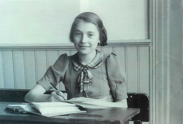 AuschwitzMuseum's tweet photo. 11 August 1928 | Dutch Jewish girl Ariette Wilk was born in The Hague.

In December 1942 she was deported to #Auschwitz. After the selection she was murdered in a gas chamber. https://t.co/YgJGvQGy8V