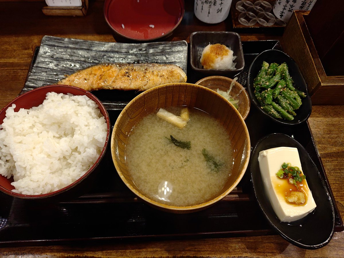 uzumasa3's tweet photo. チョコザップからのしんぱち食堂 https://t.co/r4TBfcdczX