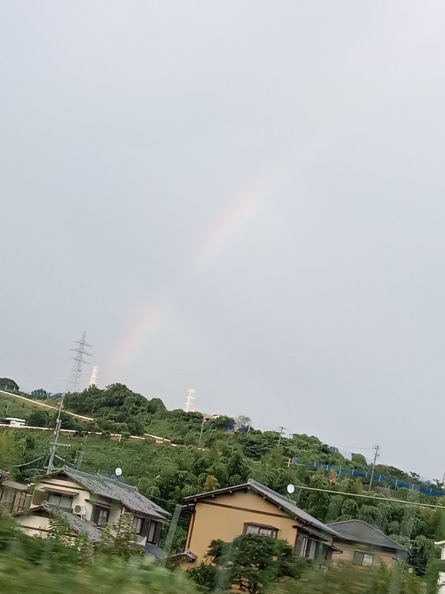 irisu_handmade's tweet photo. 帰り道、車の窓から虹🌈が見えた！ https://t.co/GpYvnDpmHX