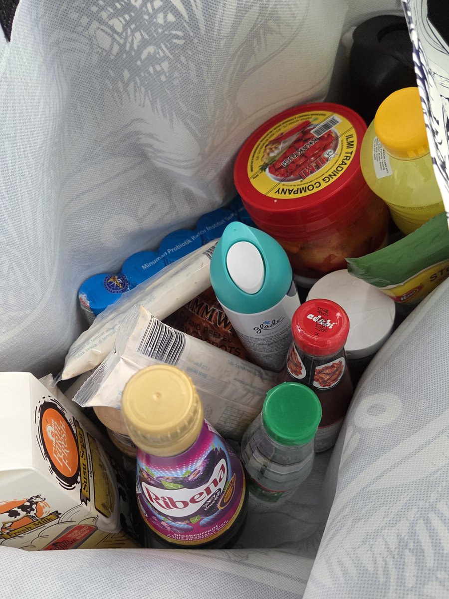 yokittavt's tweet photo. WDYM MY GOVERNMENT COVERS THIS MUCH GROCERY EVERY MONTH IM NEVER LEAVING MALAYSIA AAAAAA https://t.co/L9I2knKJFL