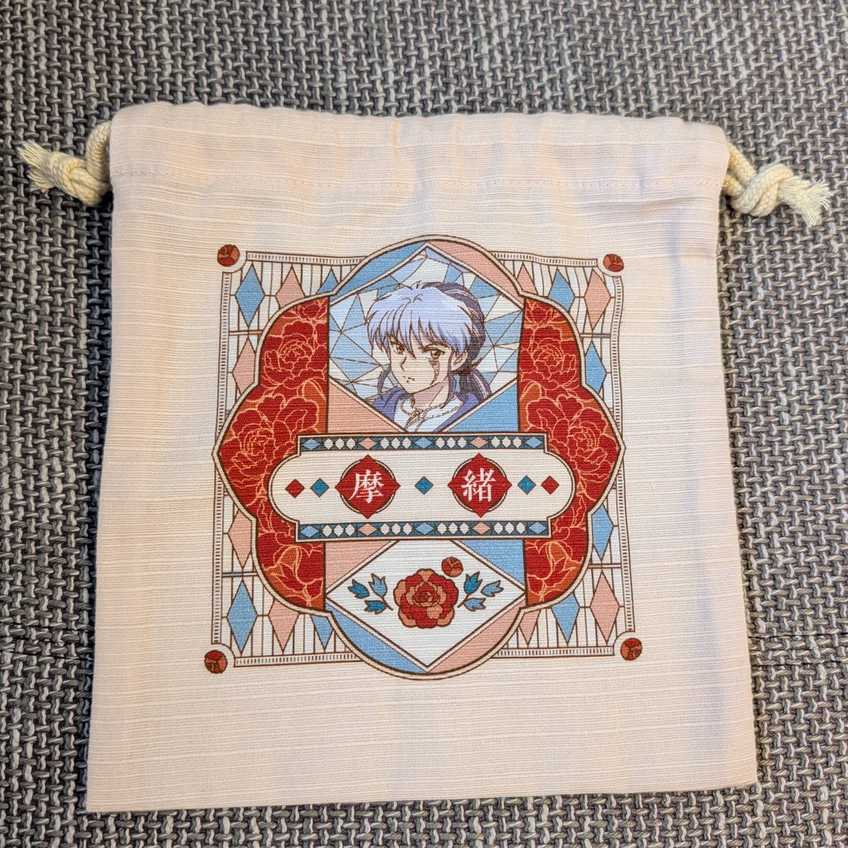 perro_mao's tweet photo. アニメイトのMAOグッズを見に行きました！
お盆だから空いてるよね、と子連れで行ったのが間違いでした😳笑
ガチャガチャに救われつつ、また宝物が出来たのでした。
#アニメmao #摩緒 #高橋留美子 https://t.co/dAerXe0e0T