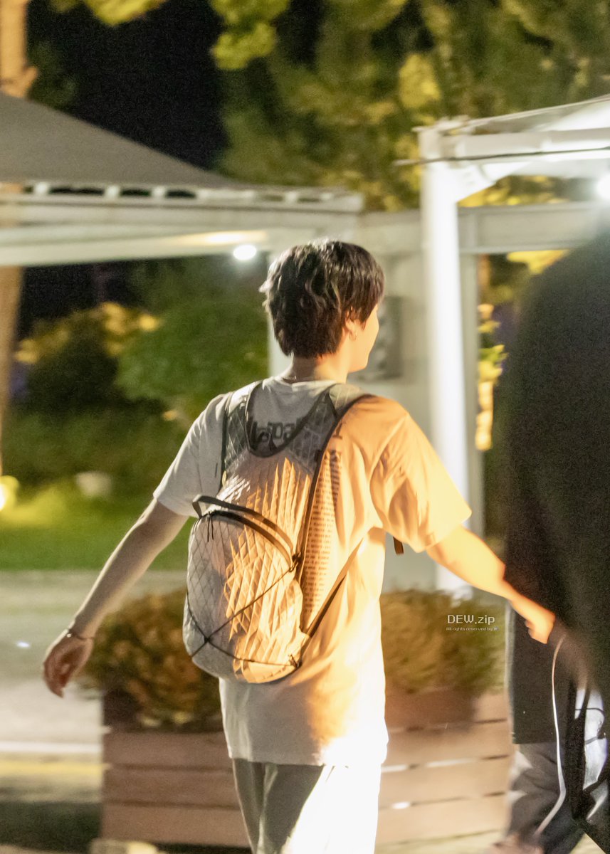 _dew_zip_'s tweet photo. 걸을 때 뾱뾱 소리 날 것 같은데
심지어 웃고 있음

너무 귀 여 워 🐱

260807 여수 섬의 날
#xdinaryheroes #엑디즈
#정수 #jungsu https://t.co/wBTnkFEuvg