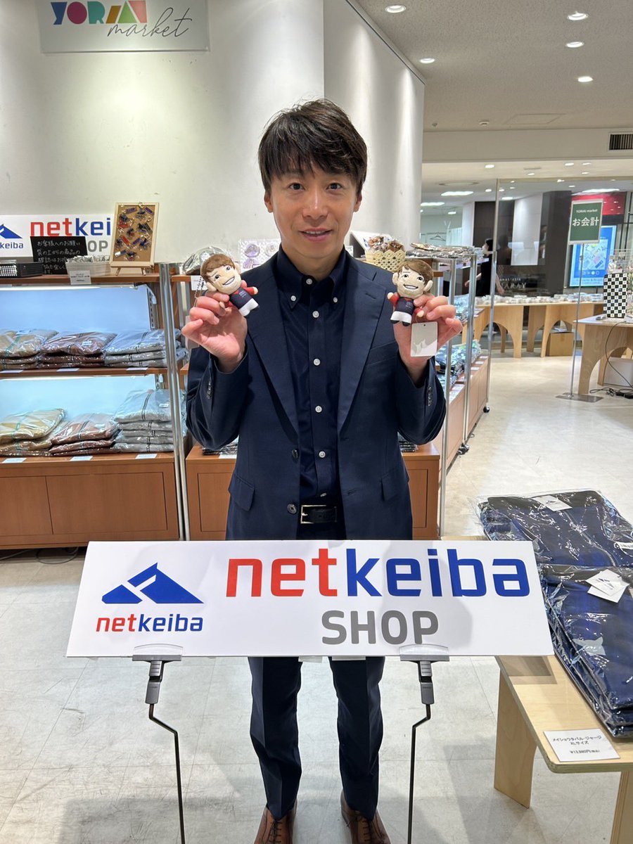 0723Kenchan's tweet photo. 40周年武豊展
札幌丸井今井でトークショーをさせていただきました！
出演依頼をいただき恐縮だったんですけど初MCをさせていただきました。

MC難しいです😓　尊敬します！

豊さんと楽しい時間を過ごさせていただきました。
ありがとうございました。

丸井今井3階ではnetkeibaのポップアップストアやっていて色々なグッズが販売されています！
是非お立ち寄り下さい🙇
