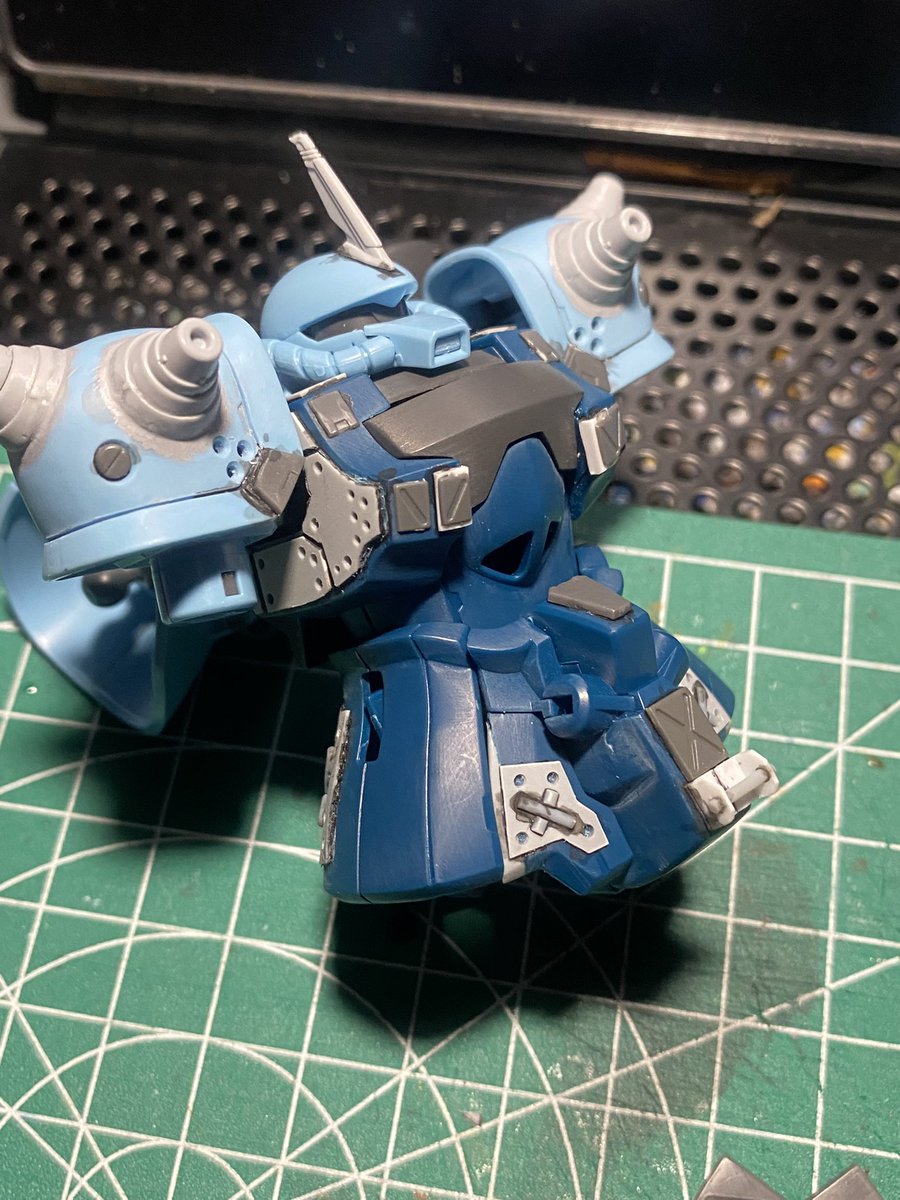 74tk9tk's tweet photo. ジオン系機体、曲面多いからプラ板加工しんどいね https://t.co/uJcMwEKVHL