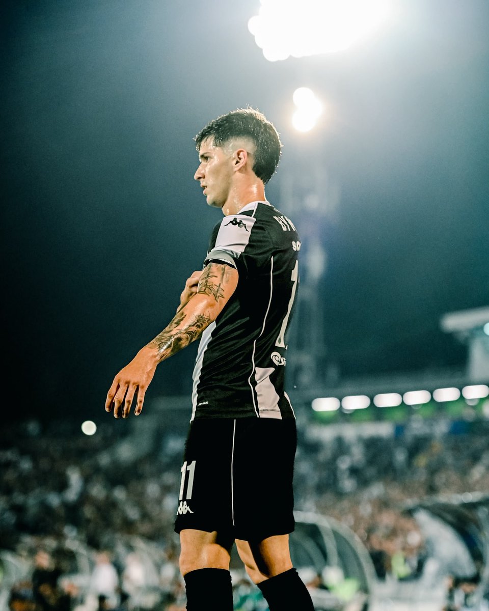 PartizanNet's tweet photo. Играч сезоне ФК Партизан 2025/26, по избору чланова https://t.co/uySPRqHLsG, је Андреј Костић! ⚫⚪

У неизвесном гласању, Костић је освојио 135 гласова и за само један глас оставио иза себе Вукотића.

🏆 Топ 5:
🥇 Андреј Костић – 135
🥈 Вукотић – 134
🥉 Ј. Милошевић – 122
Наthko – 121
М. Милошевић (Г) – 96

Хвала свим члановима који су учествовали у избору. Надамо се да ће нова сезона донети много више разлога за славље и да ће наш Партизан поново бити тамо где му је место.
Честитамо Андрeју Костићу на заслуженом признању! ⚫⚪

#partizan #fkpartizan #grobari #PartizanNet