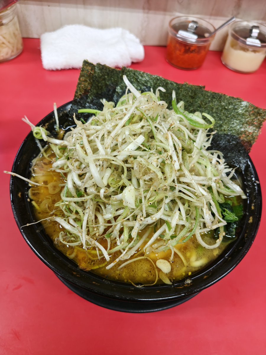 734iek's tweet photo. 今日のお昼に上越家へ！
やっとお盆休み突入しました！
#上越家
#家系ラーメン https://t.co/CUaBCwGrs9