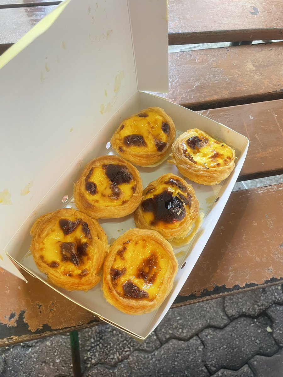 okihusayami's tweet photo. お夜食に　#瑪嘉烈蛋達店　で焼きたてを購入 https://t.co/4VVUYMs9c7