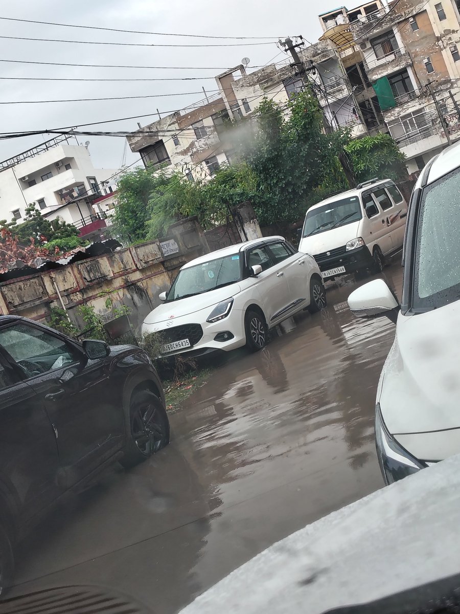Arpit_ojhaa's tweet photo. Despite previous complaints, no action has been taken.
School kids are forced to walk through contaminated water, overflowing sewage poses serious health risks, and residents are unable to use their vehicles

@swachhjaipur @Swachh_Jaipur @cmorajasthan @RajGovOfficial https://t.co/hcr8THroNN
