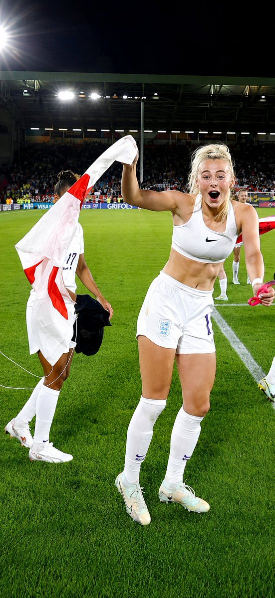 BeAlwaysbehappy's tweet photo. England Football ⚽ player Chloe  Kelly looking tooo cute https://t.co/LFE42xQiyS