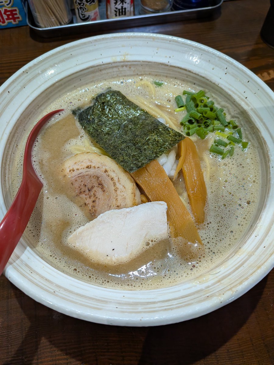 syankusu923's tweet photo. ２代目むじゃき
子供達はマックのテイクアウト🍔
私と妻は久しぶりに２人でランチ😁
メニューが多くていつも迷ってしまいます😱
台湾むじゃきそば、むじゃきそば、チャーマヨ丼、餃子(クーポン)🍜🍚🥟
どれも美味しく頂きました✨
ごちそうさまでした🙏 https://t.co/pC7WerTqdC