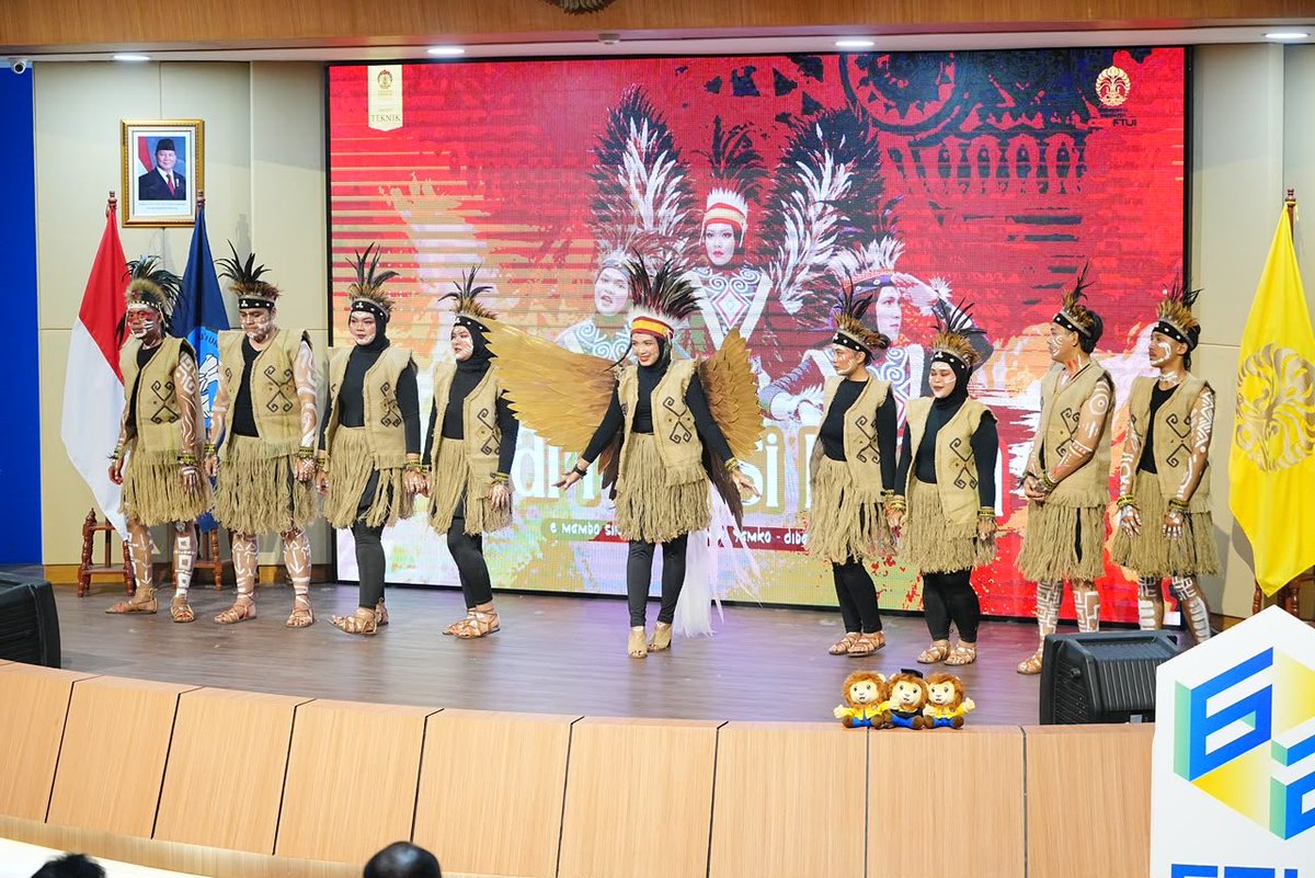 fadlizon's tweet photo. Merupakan sebuah kehormatan untuk hadir dalam pembukaan KaryaRaya: A Celebration of Art, Culture, Innovation, and Legacy, yang merupakan bagian dari rangkaian kegiatan Dies Natalis ke-62 Fakultas Teknik Universitas Indonesia (FTUI).

Melalui pertunjukan seni dan budaya,
pameran karya kreatif, hingga pameran
inovasi teknologi, kegiatan ini menunjukkan bahwa seni dan budaya dapat tumbuh dan berkembang melalui perjumpaannya dengan ilmu pengetahuan, teknologi, dan inovasi.