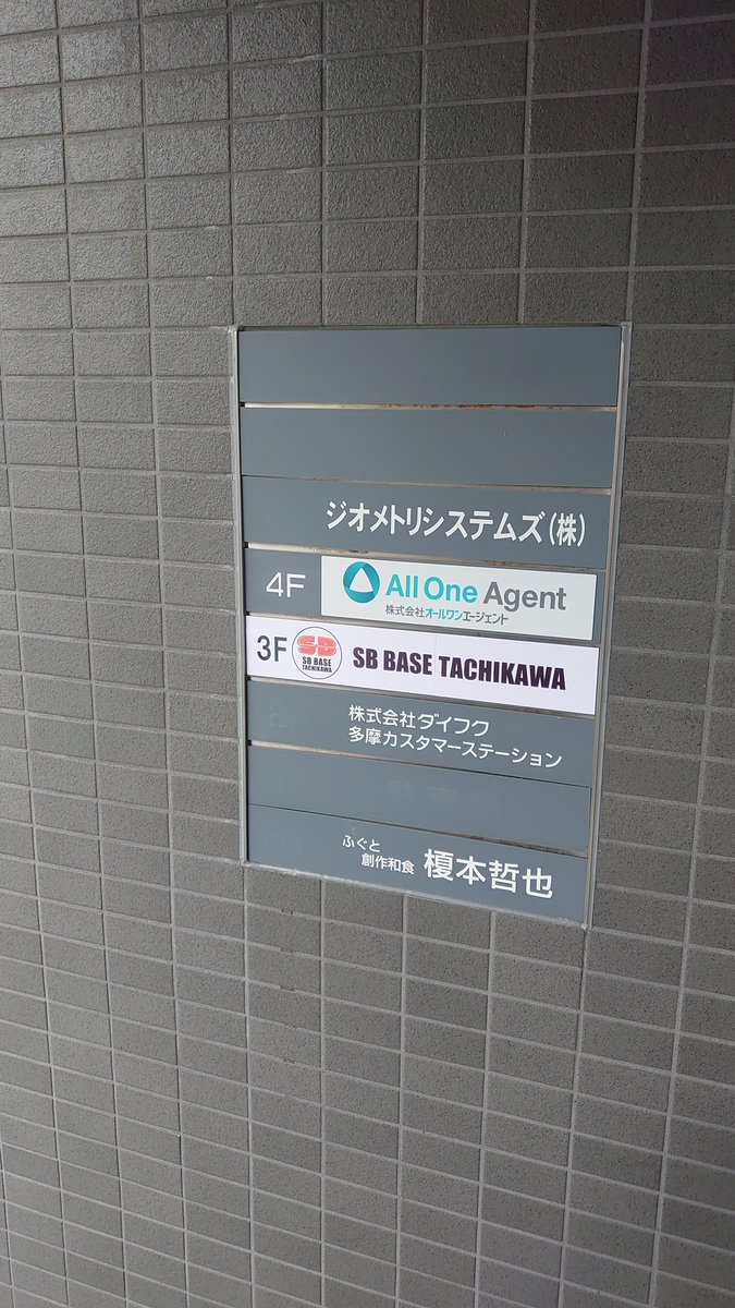 junya_interface's tweet photo. 台風前に虫を買うなどした。

ラオスギラファ
ババクルビ×2
ベトナムツツイシカ
佐賀県産オオクワ♀
ニジイロホワイトアイ
ザウテルクロツヤシカ
帰ったらブリ小屋の掃除をせねば。 https://t.co/MaIamvDNZy