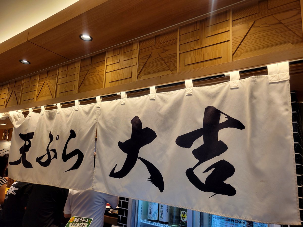 michimaru16's tweet photo. バルチカ03行ってみた🤭
ツアバ持ってるeighterさんがいた…😳
みんな考えること同じよね🤭 https://t.co/ro0UfqJ25j