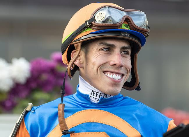 blindadosalas1's tweet photo. #Hipismo #HappyBirthday El 11/08/1992 nació IRAD ORTIZ JR. 🇵🇷 Ganador de 4.636 carreras (Equibase) y 4 #EclipseAwards Jockey de los campeones WHITE ABARRIO, BRICKS AND MORTAR, LIFE IS GOOD, FORTE, etc. Ganó el #Confraternidad con EL DE FROIX 🇻🇪 y el #ClásicoDelCaribe (2x) https://t.co/TT2RkfH4Bn