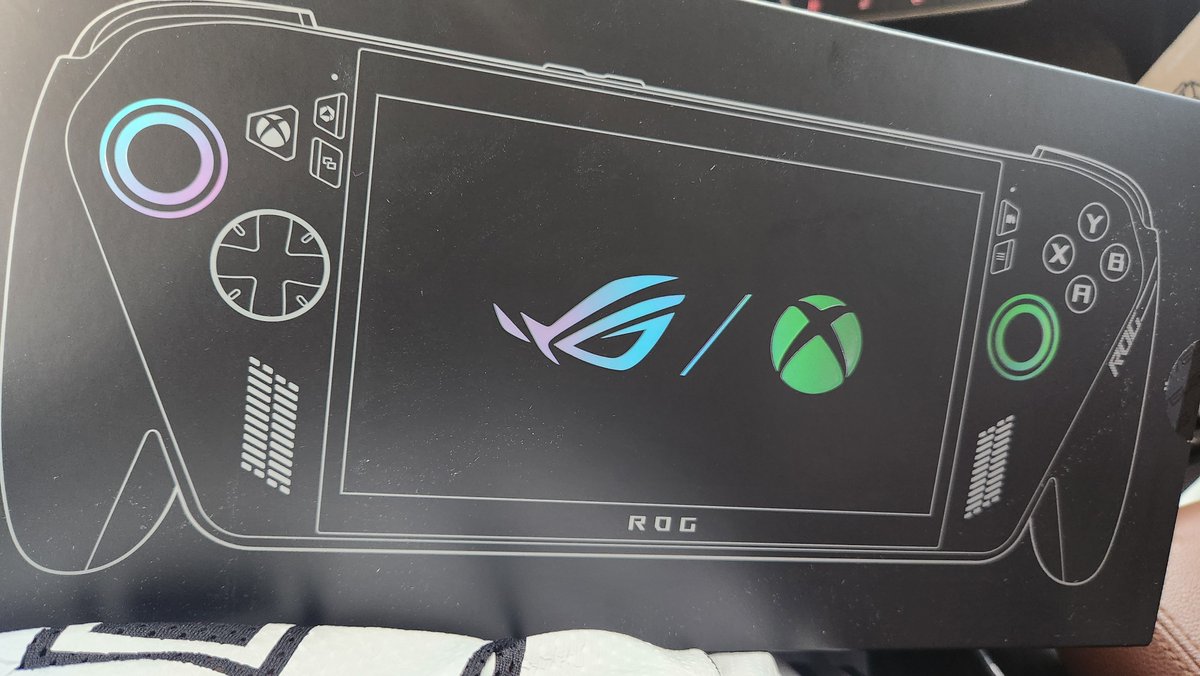 heymrdeadpool's tweet photo. 크... 좋은 생일이었다. 🎮 

#rogallyxboxc https://t.co/9PywyY49Co