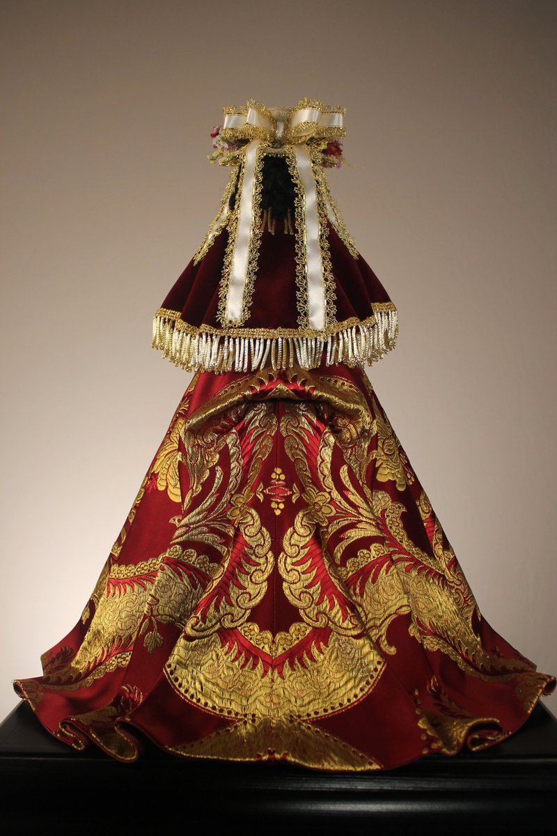 SDelgadoCarrera's tweet photo. RÉPLICA. NUESTRA SEÑORA DEL ROCÍO. 

Esta reproducción es una imagen de vestir, realizada en barro cocido, estucada y policromada al óleo. Mide 48 cm de altura, y presenta su característica vestimenta popularmente conocida como "de pastora", confeccionada por Fran Carrasco. https://t.co/lxhinXnntC