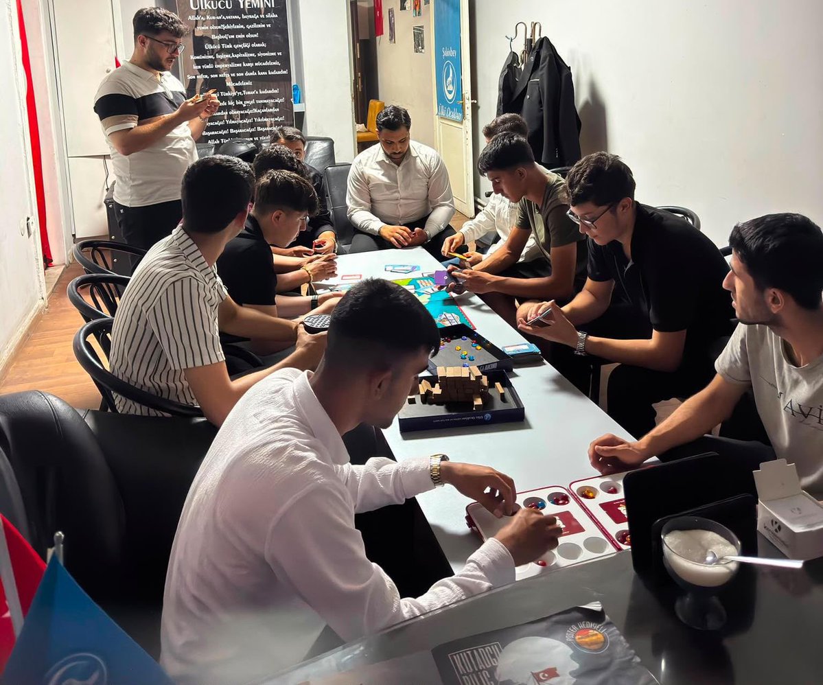 Ulku_Ocaklari's tweet photo. 📍Gaziantep 

Ülkü Ocakları Gaziantep İl Başkanlığı tarafından, İsmail Gaspıralı Yaz Gelişim Programı kapsamında akıl ve zeka oyunları, bilgi oyunları ve ODAK2023 tanıtım etkinlikleri gerçekleştirildi. https://t.co/kUHJ7MBl9G