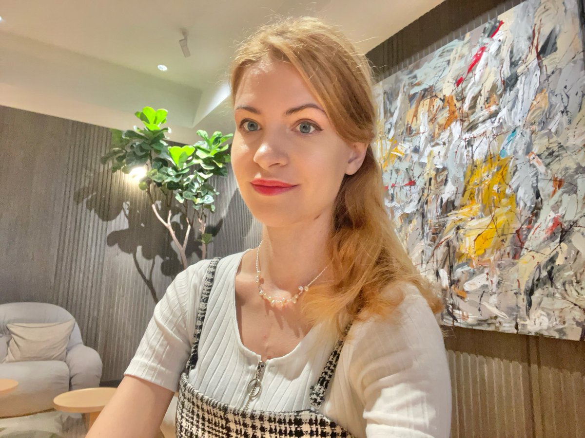 jenya_JPN_RUS's tweet photo. 私をフォローして下さった皆さん、
本当にありがとうございます！🤩
Большое спасибо! 
フォロワーさんが増えましたので、
改めて自己紹介します😊

私は2018年にロシアから来日した、
ロシア語教師です🇷🇺🇯🇵

📚これまでに150人以上の生徒さんへ
ロシア語を教えてきました。

・10代〜70代まで幅広い年代の方が受講
・オリジナル教材を作成
・毎年生徒さんがロシア語検定に合格
・レッスンをきっかけにロシア旅行を実現した生徒さんもいます✈️

私自身は、
✅ 日本語能力試験N1
✅ ビジネス日本語能力テストJ1
を取得していますので、
日本語でのコミュニケーションはOK です

私の夢は、日本とロシアの架け橋になることです。
そのために、「ロシア語を話せる日本人を一人でも増やしたい」という思いで、
毎日レッスンをしています。

現在は、
💻 Zoomでのオンラインレッスン
📍静岡での対面レッスン
を行っています。

「新しい言語は、新しい世界。」

皆さんも一緒に、新しい世界へ旅に出かけませんか？🌍

体験レッスンのお申し込みはこちら👇

#ロシア語　#ロシア語講座　#オンラインロシア語