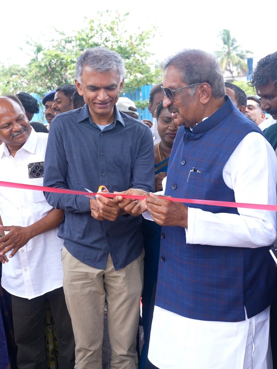 krishnabgowda's tweet photo. The Kuvempu Theme Park near the KPTCL Station in HBR Layout was inaugurated along with Hon’ble Energy and Tourism Minister Shri @thekjgeorge.

A space that celebrates Kuvempu’s literary legacy, thoughts and love for Kannada, adding to Bengaluru’s rich and diverse cultural landscape.

HBR ಲೇಔಟ್‌ನ KPTCL ಸ್ಟೇಷನ್ ಸಮೀಪ ನಿರ್ಮಿಸಲಾಗಿರುವ ಕುವೆಂಪು ಥೀಮ್ ಪಾರ್ಕ್ ಅನ್ನು ಮಾನ್ಯ ಇಂಧನ ಮತ್ತು ಪ್ರವಾಸೋದ್ಯಮ  ಸಚಿವರಾದ ಶ್ರೀ ಕೆ. ಜೆ. ಜಾರ್ಜ್ ಅವರೊಂದಿಗೆ ಉದ್ಘಾಟಿಸಲಾಯಿತು.

ಕುವೆಂಪು ಅವರ ಸಾಹಿತ್ಯ, ಚಿಂತನೆ ಮತ್ತು ಕನ್ನಡ ಪ್ರೇಮವನ್ನು ಸ್ಮರಿಸುವ ಈ ತಾಣವು ಬೆಂಗಳೂರಿನ ಸಾಂಸ್ಕೃತಿಕ ವೈವಿಧ್ಯಕ್ಕೆ ಮತ್ತಷ್ಟು ಮೆರುಗು ನೀಡಲಿ.