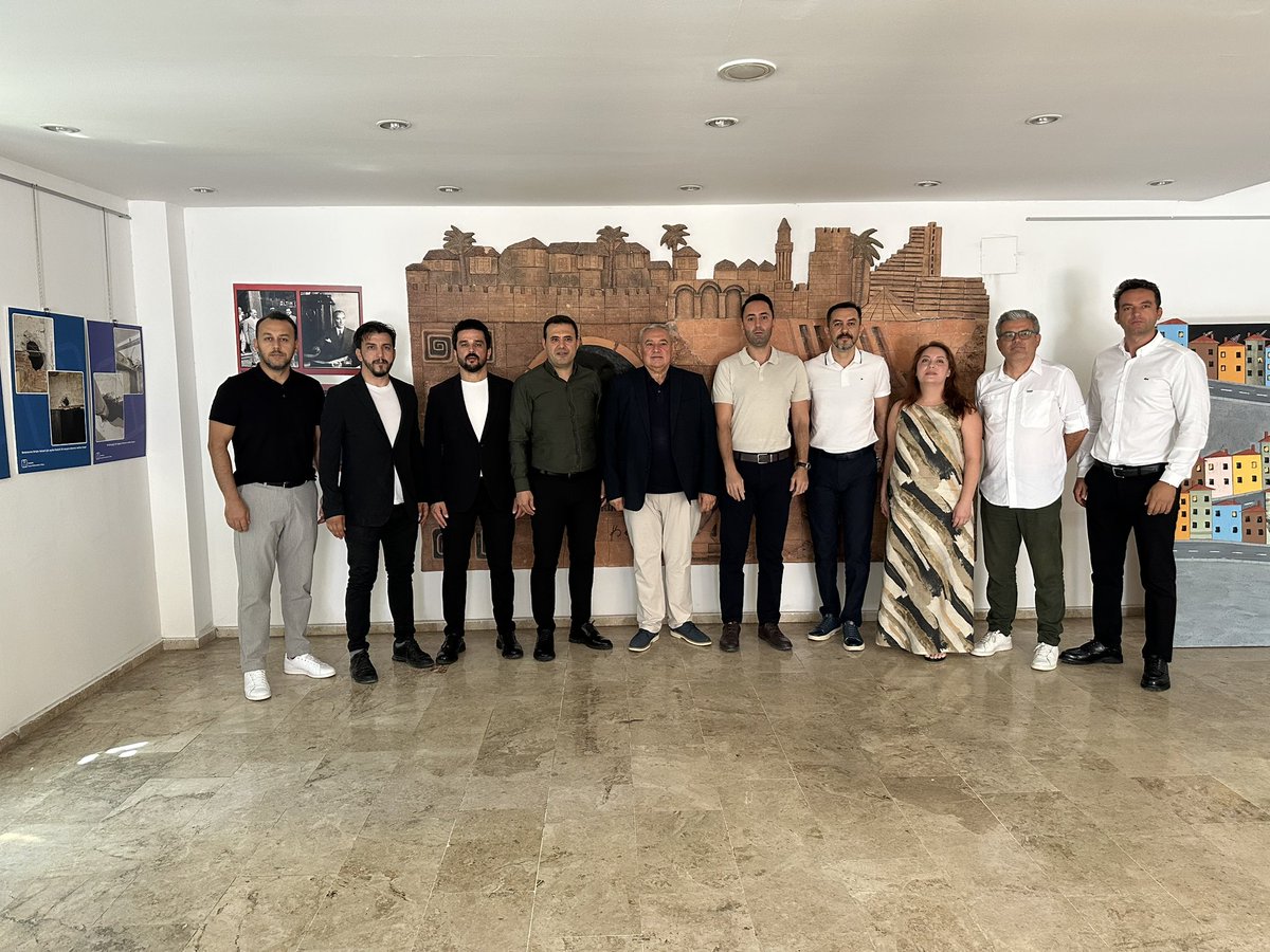 DavutCetin's tweet photo. İnşaat Mühendisleri Odası Antalya Şube Başkanı Mehmet Soner Akdoğan’ı ziyaret ettik.

Meslek odalarımızın bilgi birikimi, tecrübesi ve çözüm önerileri Antalya Ticaret ve Sanayi Odası için büyük önem taşıyor.

Önümüzdeki dönemde yine geçmişte olduğu gibi ortak aklı esas alacak; meslek odalarımız, iş dünyamız ve kentimizin tüm dinamikleriyle iş birliği ve birliktelik kültürünü yeniden inşa edeceğiz.

Nazik ev sahipliği ve değerli görüşleri için Soner Akdoğan Başkanımıza ve yönetimine teşekkür ediyorum.

#BirlikteSahipÇıkıyoruz
#Kırmızılisteler