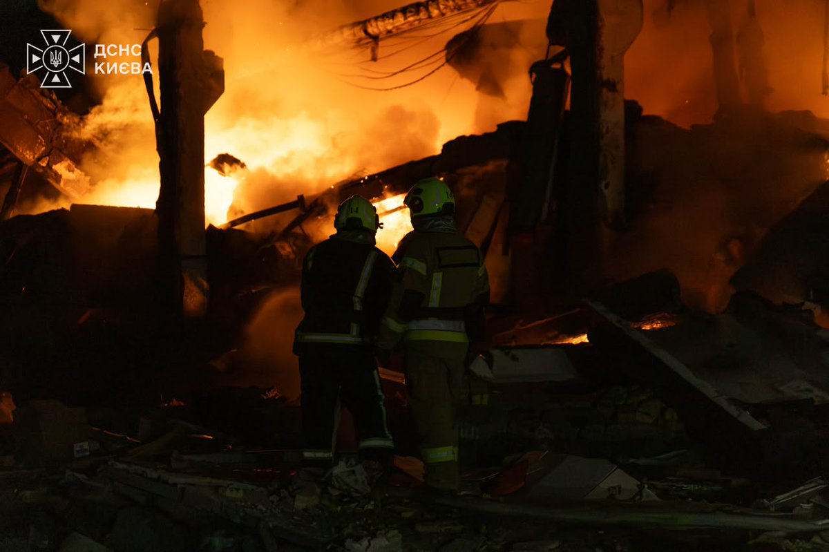 hoshusokuhou's tweet photo. 【速報】ロシア、北朝鮮ミサイルでウクライナ南部攻撃、6人死亡　19人が負傷　ゼレンスキーが発表

これ日本への脅威上がってね？
日本はそろそろ核武装したほうがええやろ。