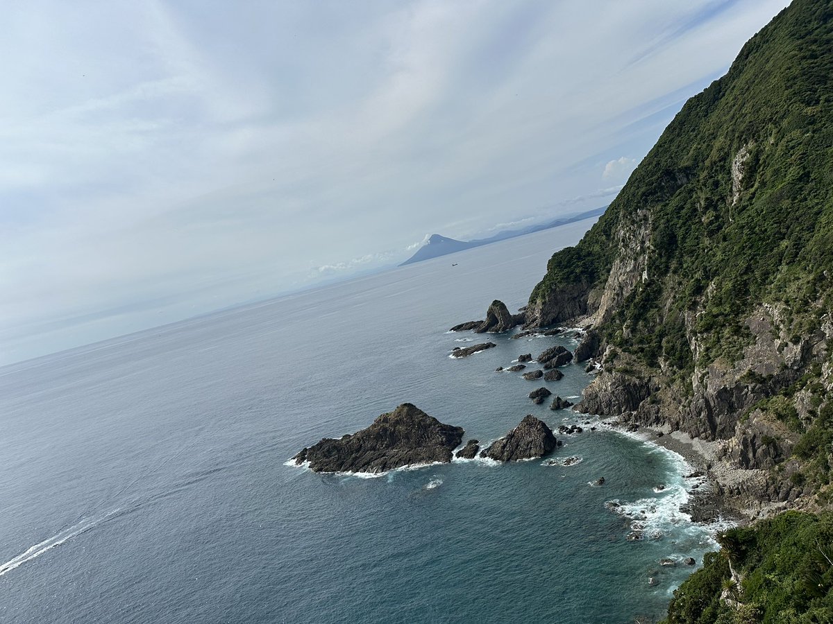 sudatiRI's tweet photo. 最南端の佐多岬に来た！
めちゃくちゃ遠かったけどこんな景色中々見れんけん最高やったわ https://t.co/ctNgngoIMo