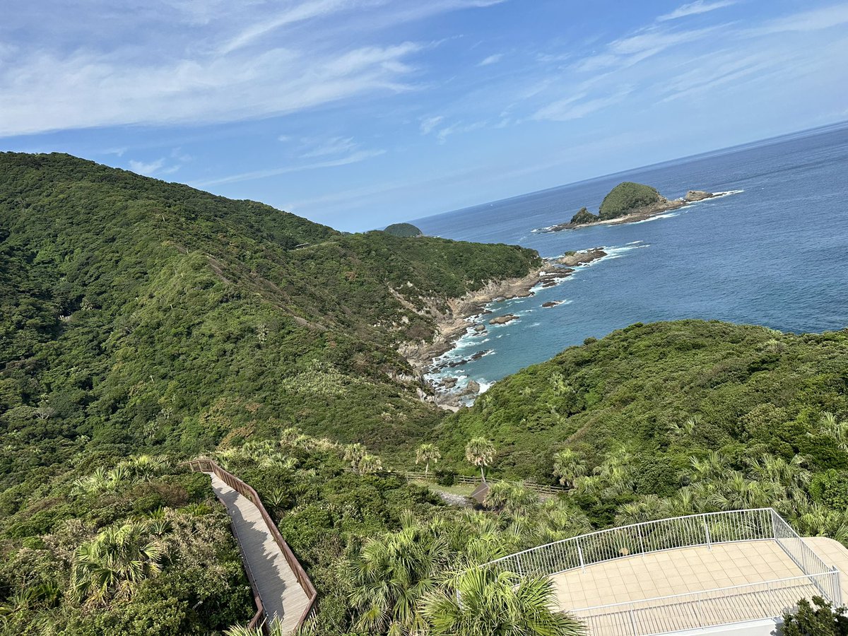sudatiRI's tweet photo. 最南端の佐多岬に来た！
めちゃくちゃ遠かったけどこんな景色中々見れんけん最高やったわ https://t.co/ctNgngoIMo