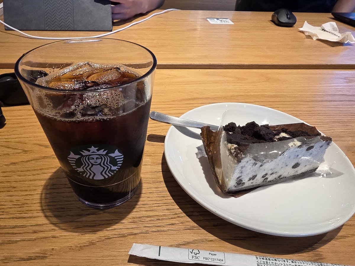 Ho023's tweet photo. スタバ屋さんに行って来ました https://t.co/ebmd8r8aZn