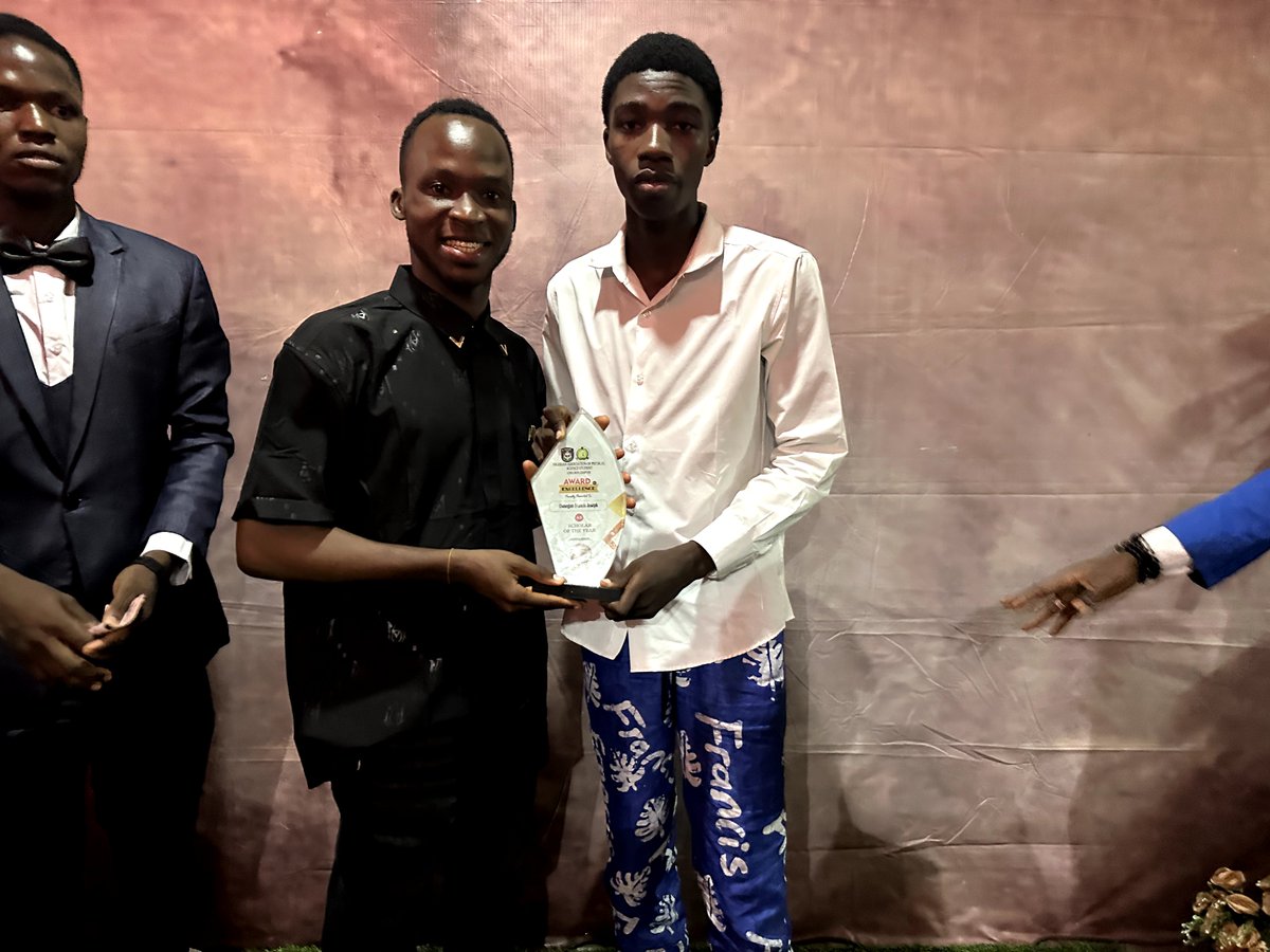 Francis_TheMath's tweet photo. Two award of the same category —one person 🎊🥳.

I'm privileged to be receiving another Scholar Of The Year award the second time but, this time its from @Naphss_unilorin

 It can only be God 

Congratulations to myself💃🎊 Thank you president @Zeez_Ace. 
#stem #growth https://t.co/mi4TEFS8rN