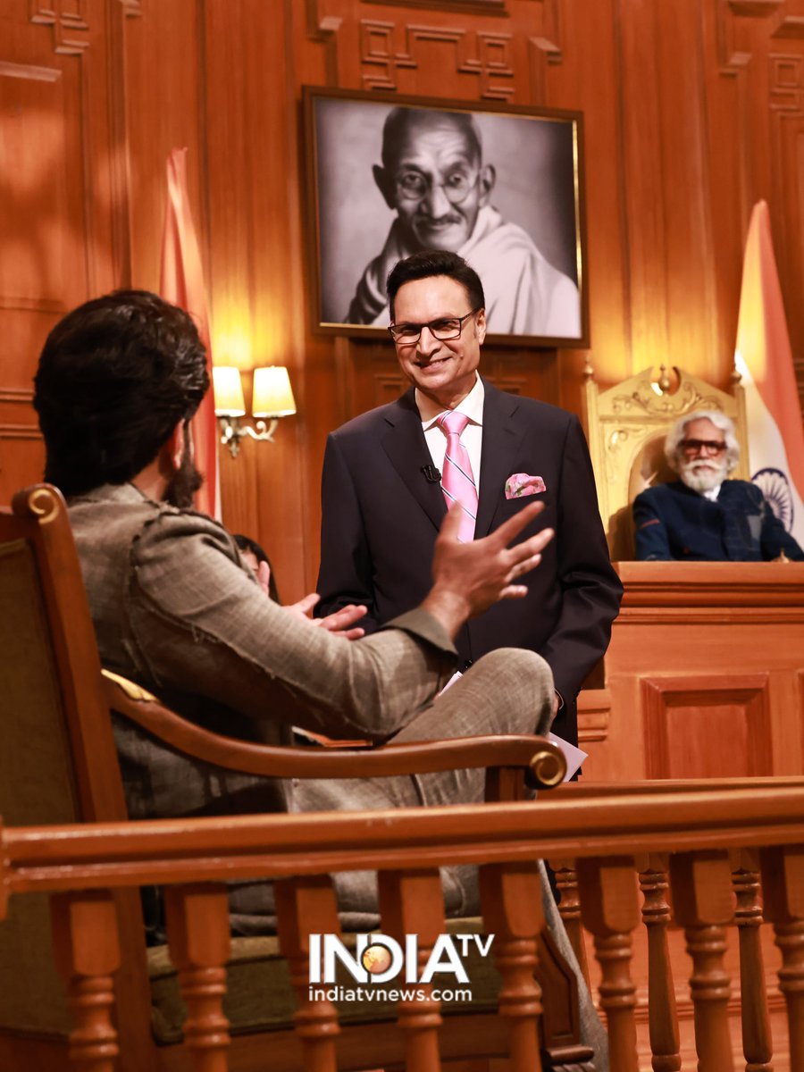 YashTrends's tweet photo. . @TheNameIsYash Boss in #AapKiAdalat 🔥 

@indiatvnews #ToxicTheMovie #Yash https://t.co/AiCyC1DQqV