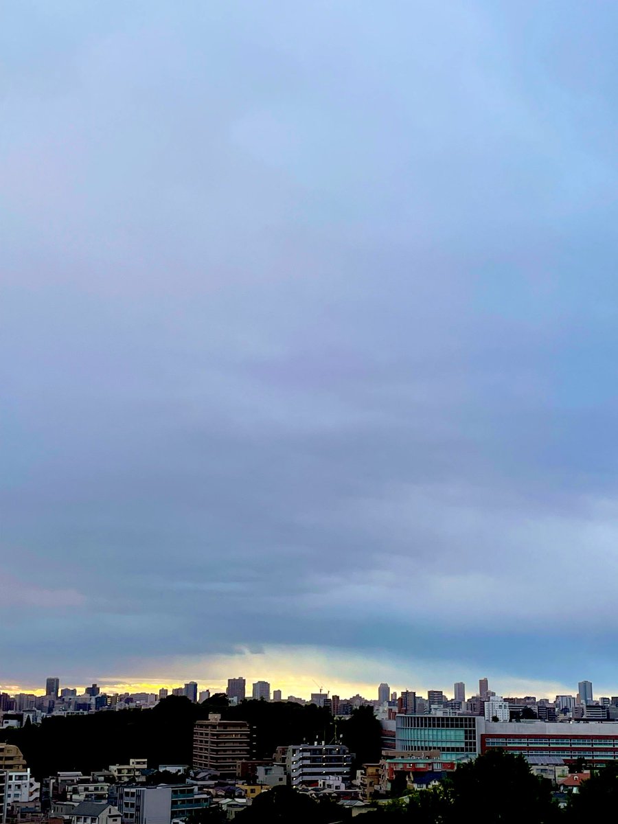 DIntroductions3's tweet photo. #イマソラ #相互フォロー
#写真好きな人と繋がりたい
#ファインダー越しの私の世界

これから嵐に巻き込まれる夕暮れ 🌆 https://t.co/omAUbGF8Gm